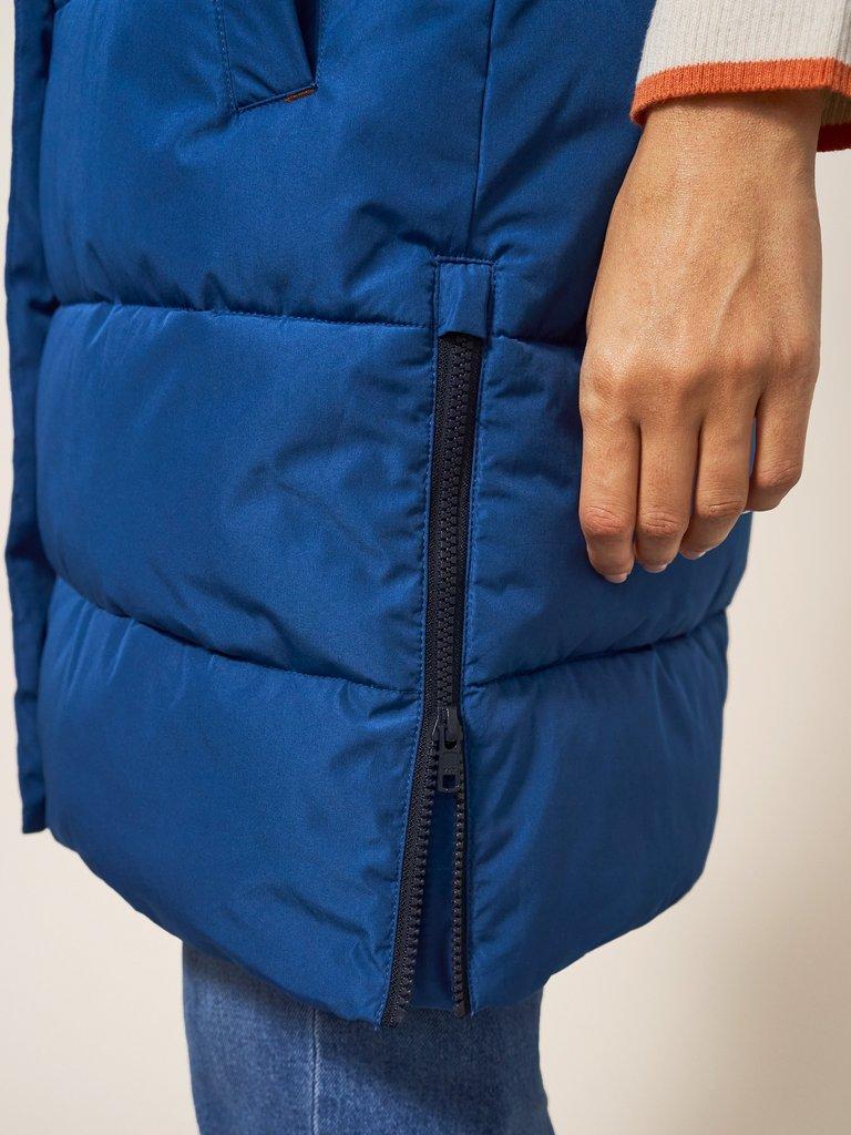 Dania Multiway Quilted Coat in BLUE MLT - MODEL DETAIL
