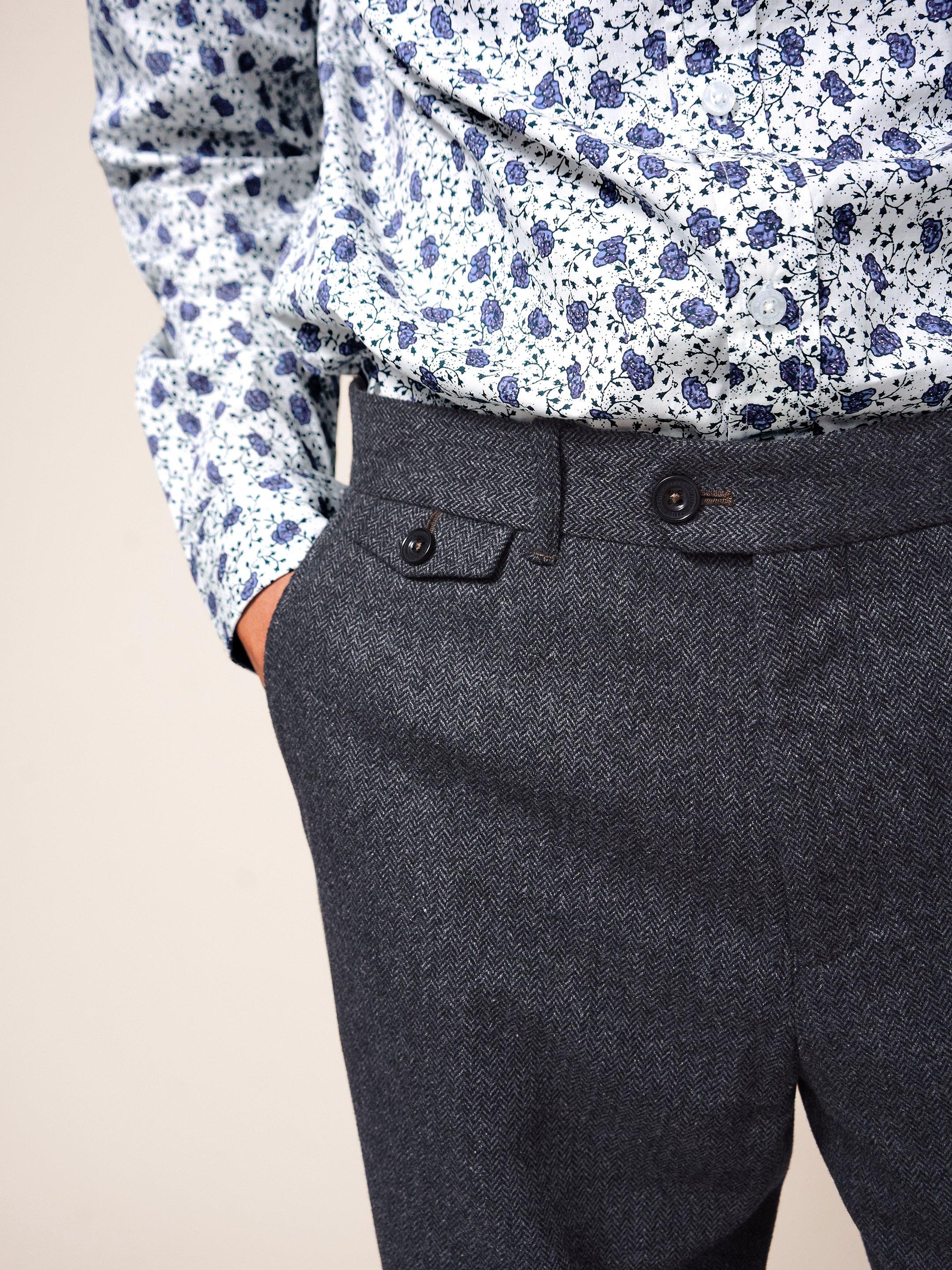 Heath Trouser in CHARC GREY - MODEL DETAIL