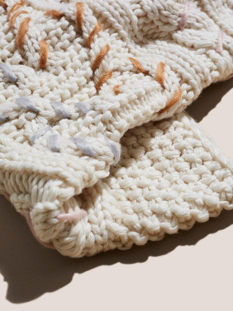 Heart Cable Stitch Snood in NAT MLT - FLAT DETAIL