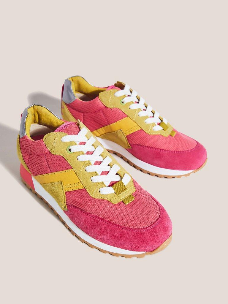 Retro Sports Trainer in BRT PINK - FLAT FRONT