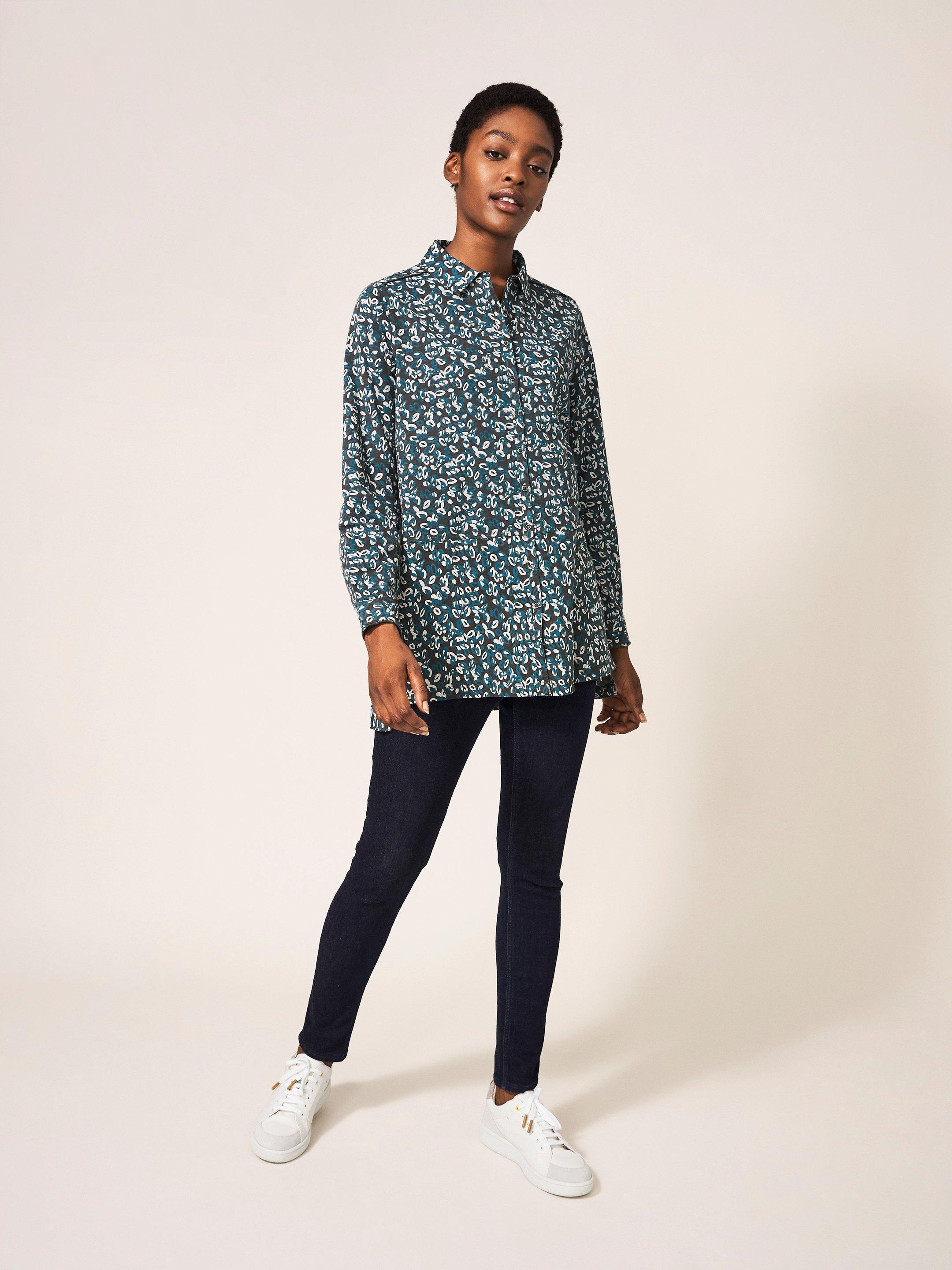 Lottie Longline Shirt in BLK MLT - MODEL FRONT