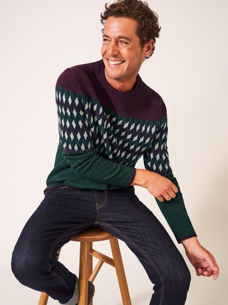 Baxton Pattern Crew in DEEP RED - LIFESTYLE