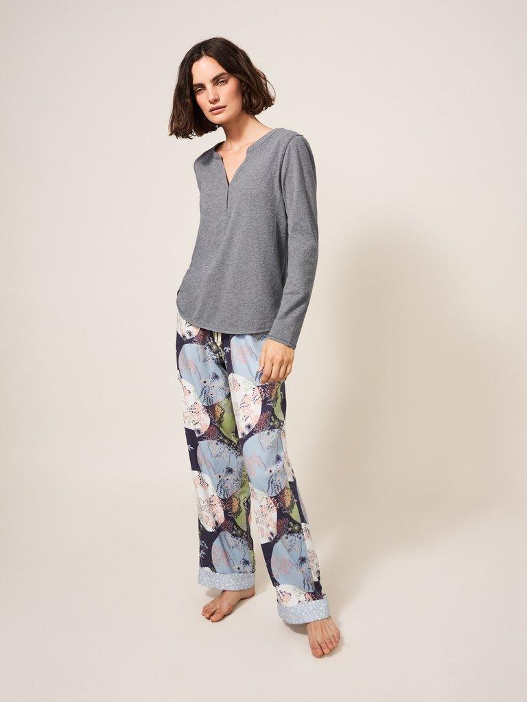 Berry PJ Top in CHARC GREY - MODEL FRONT