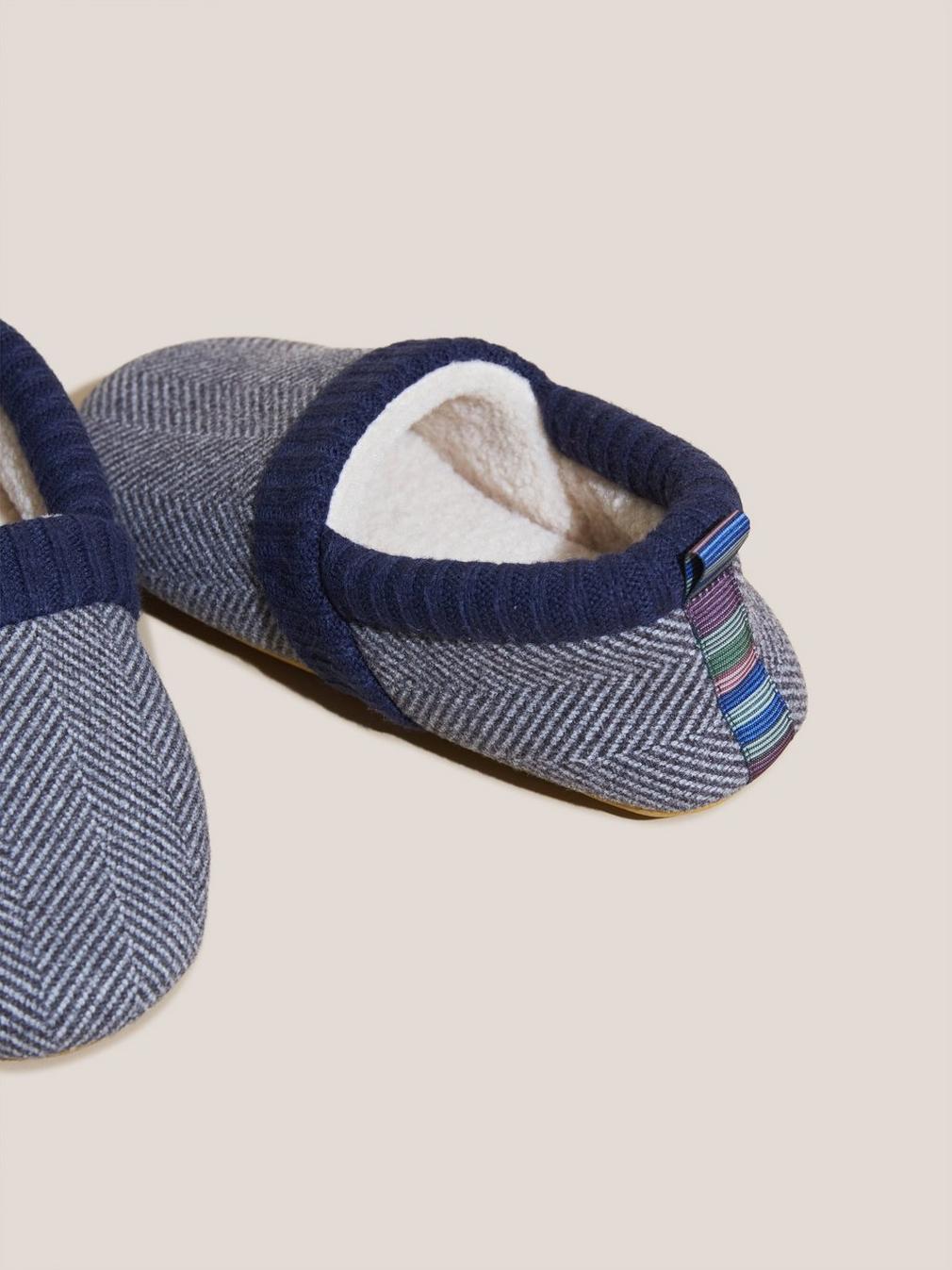 Ray Closed Back Slipper in NAVY MULTI - FLAT BACK