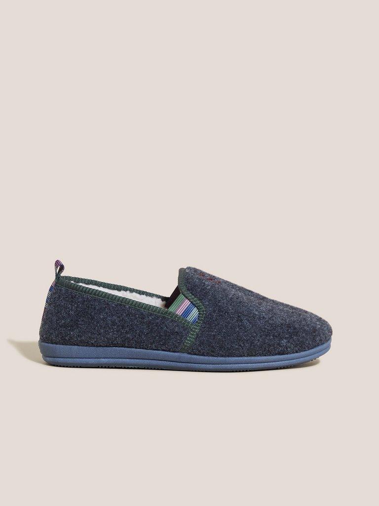 Felt Lounge Slipper in DK GREY - MODEL FRONT