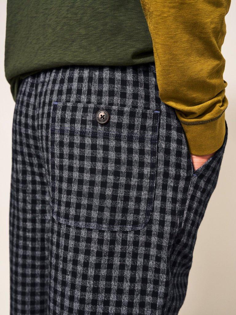 Leyland PJ Trouser in WASHED BLK - MODEL DETAIL