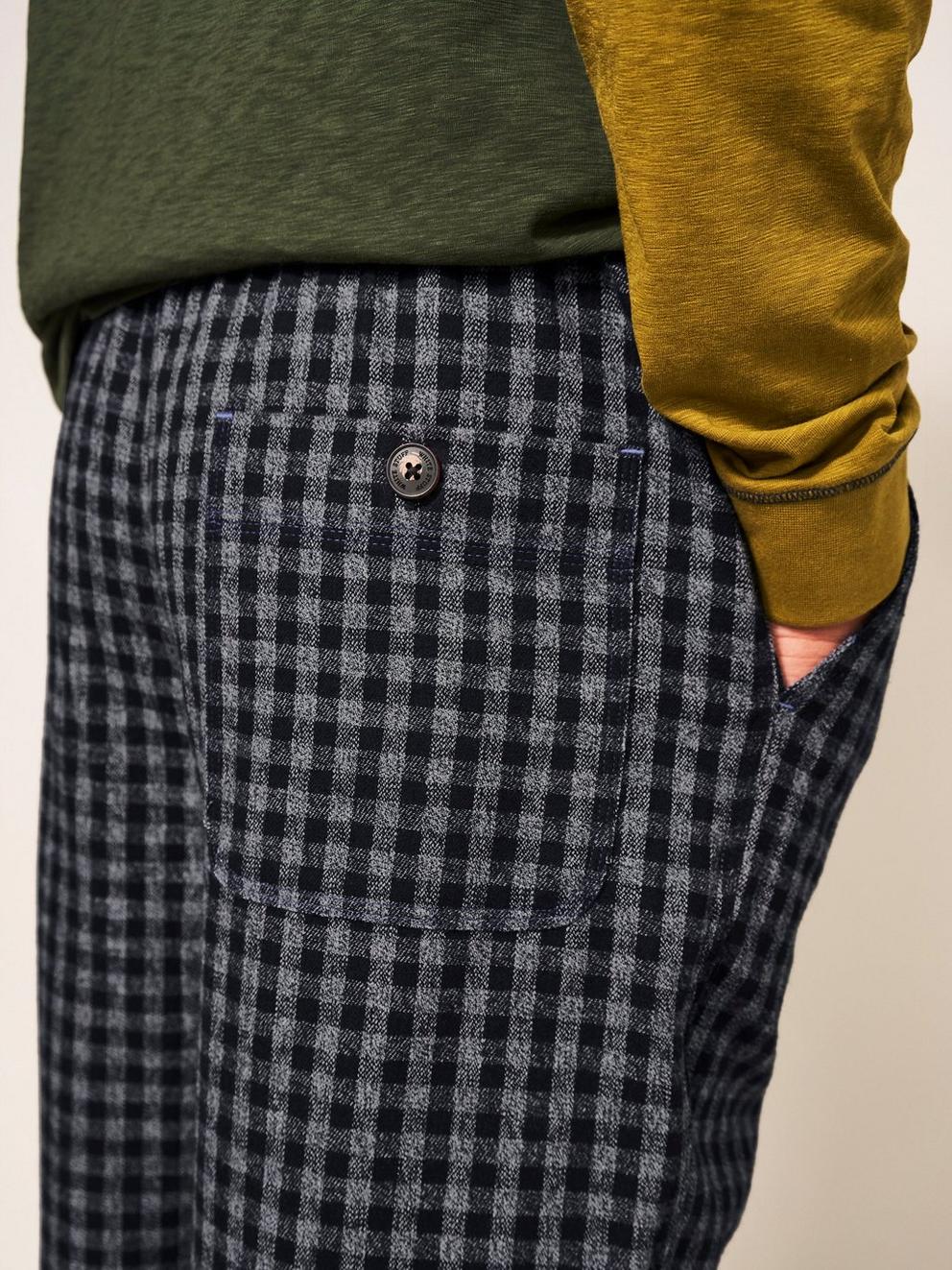 Leyland PJ Trouser in WASHED BLK - MODEL DETAIL