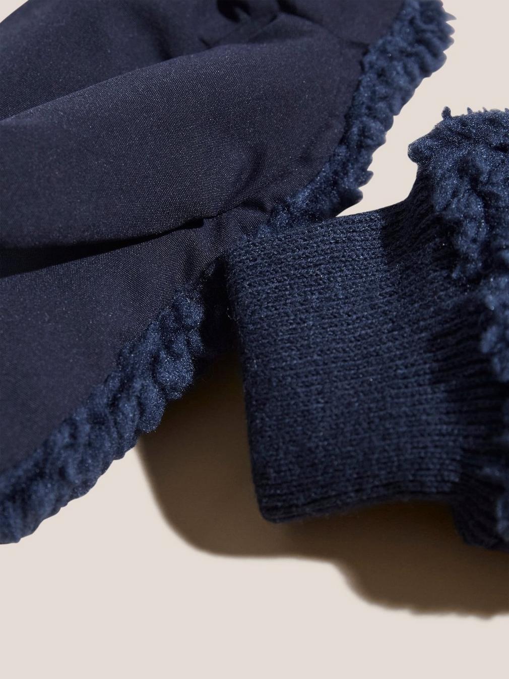 Borg Mittens in DARK NAVY - FLAT DETAIL