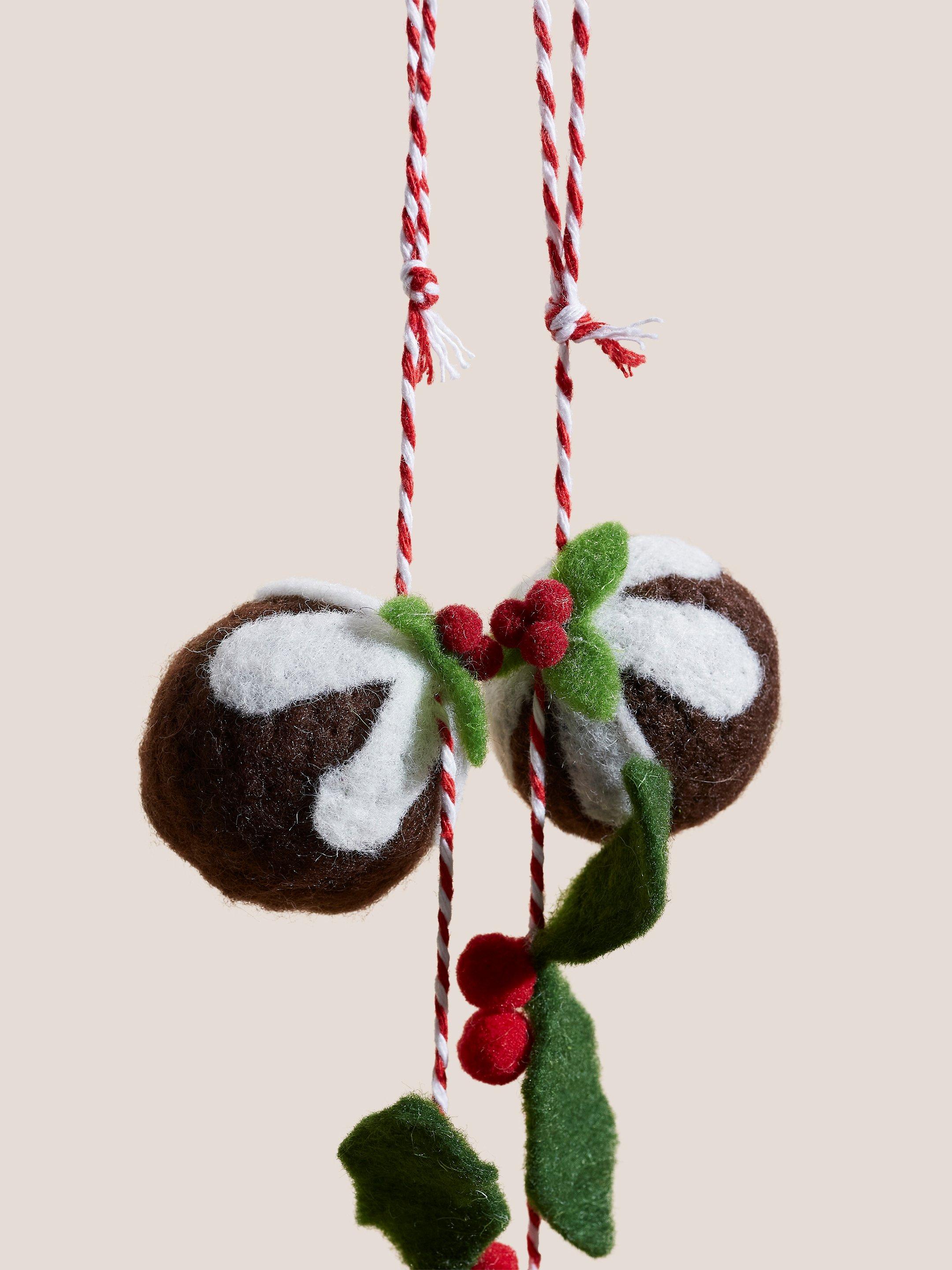 Christmas Pud  Holly Garland in BROWN MLT - FLAT DETAIL