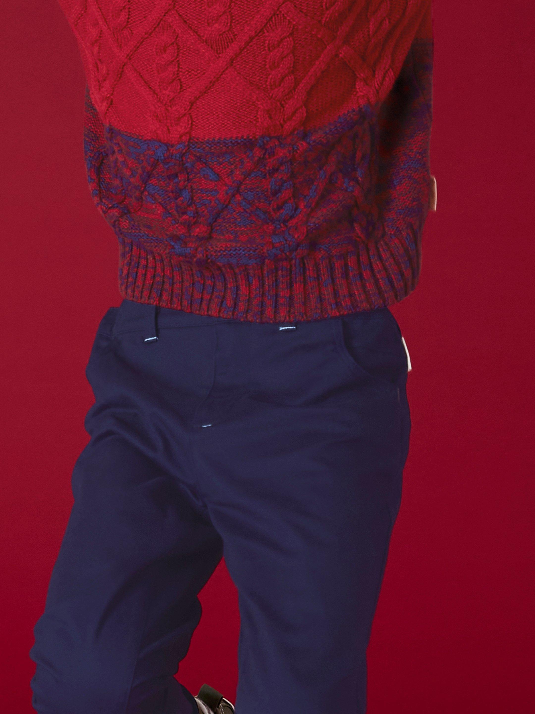 Cole Chino Trouser in DARK NAVY - MODEL DETAIL