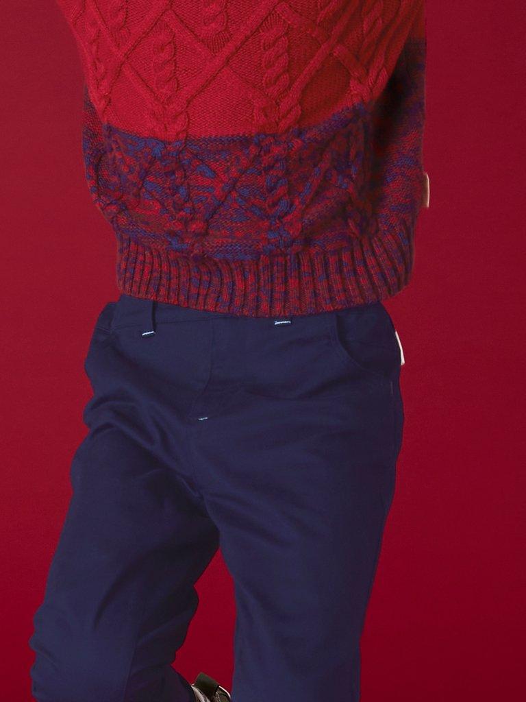 Cole Chino Trouser in DARK NAVY - MODEL DETAIL