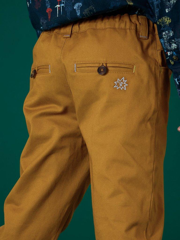 Cole Chino Trouser in DK NAT - MODEL DETAIL