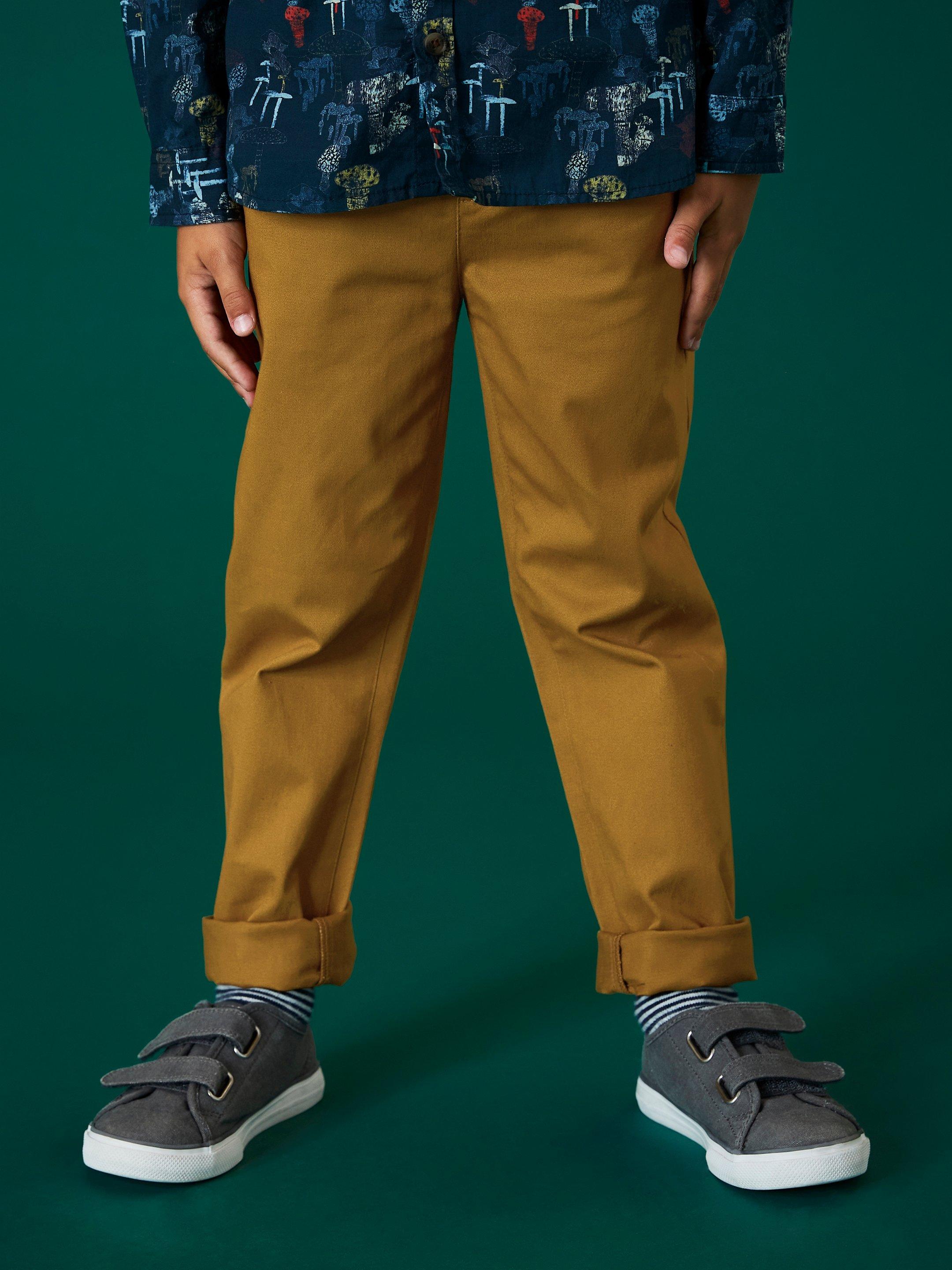 Cole Chino Trouser in DK NAT - MODEL FRONT