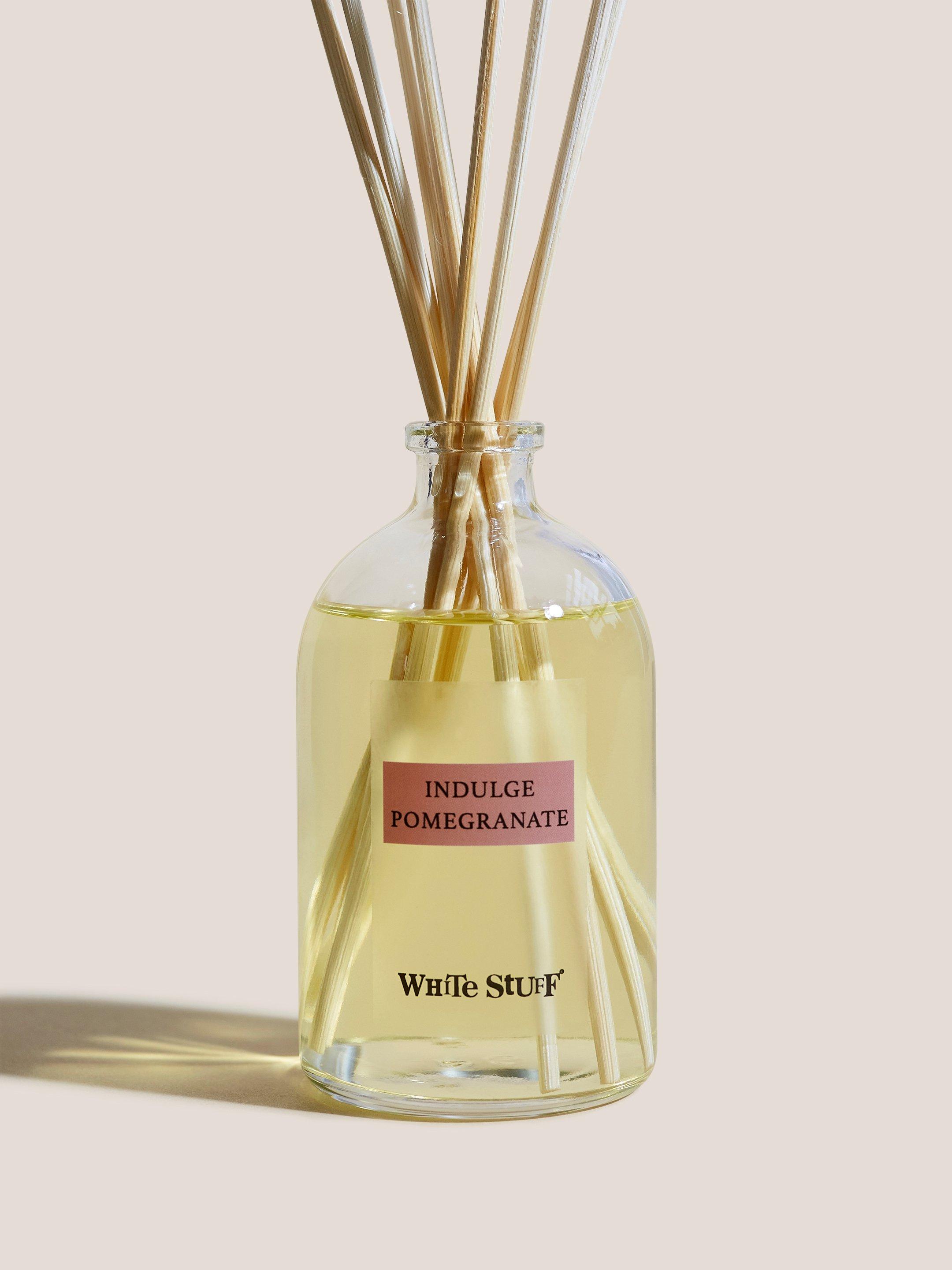 Indulgent Pomegranate Diffuser in DEEP RED - FLAT DETAIL