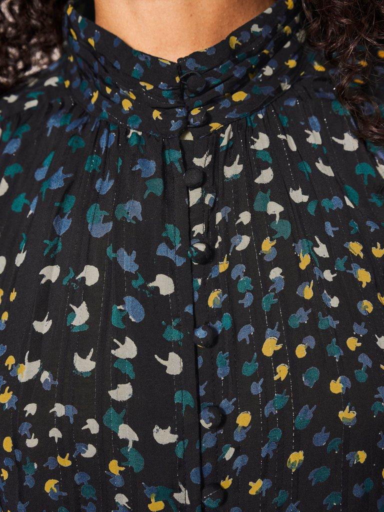 Mirabel Metallic Stripe Top in GREY MLT - MODEL DETAIL