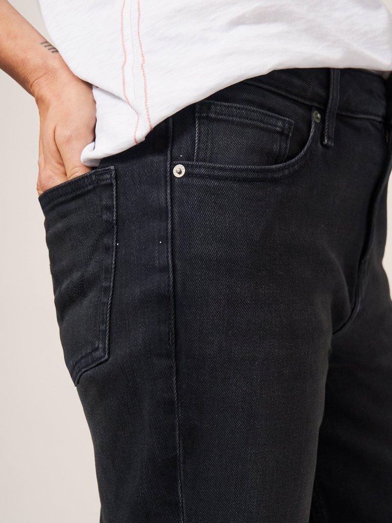 Katy Relaxed Slim Jeans in WASHED BLK - MODEL DETAIL