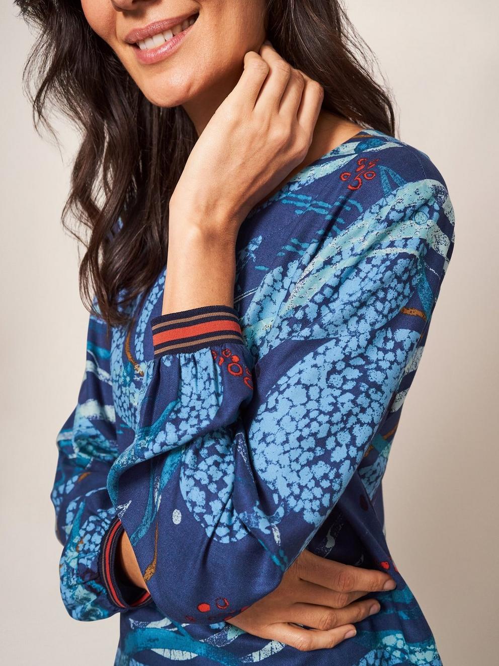 Iris Top in BLUE MLT - MODEL DETAIL