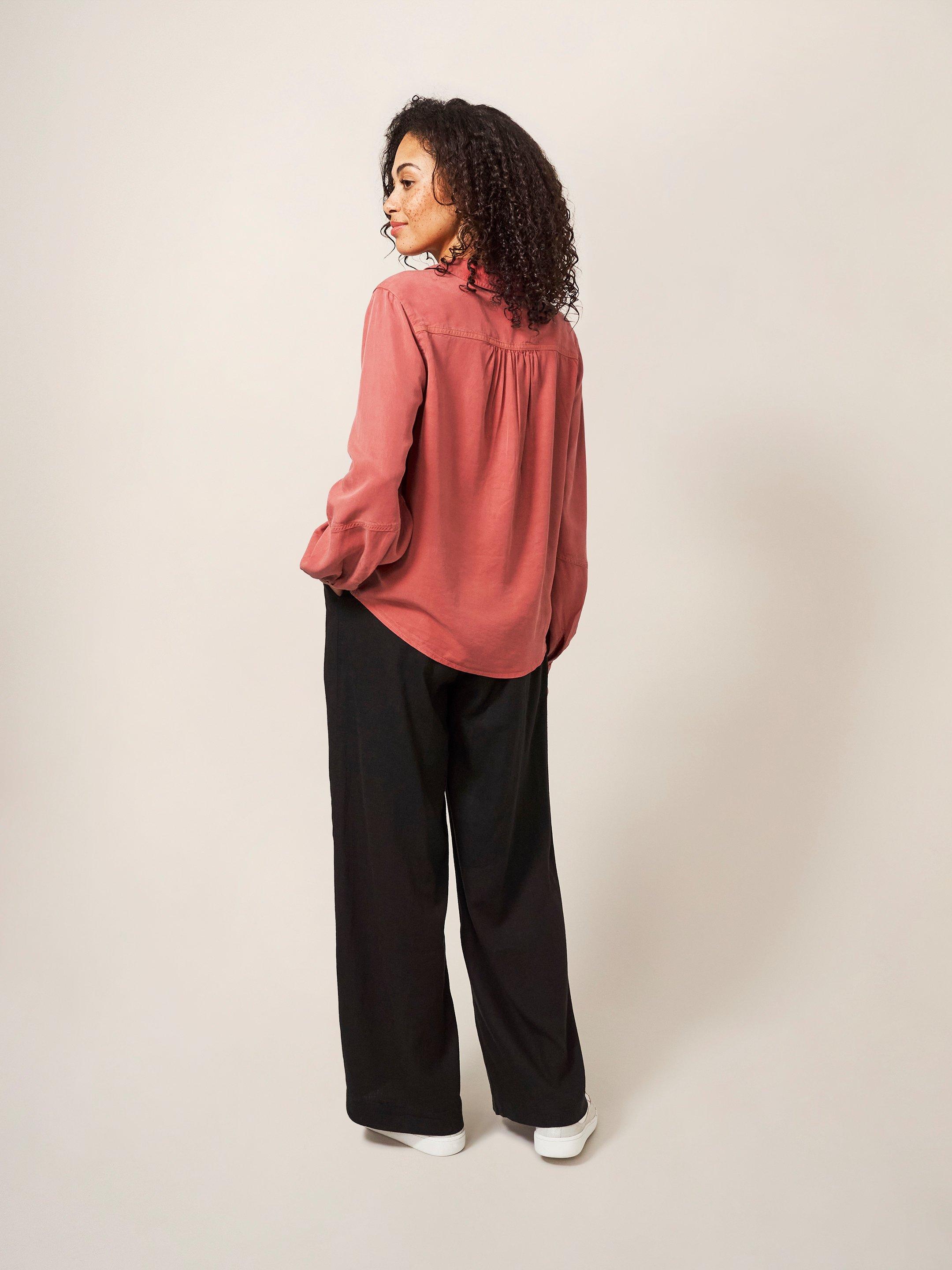 Lucie Shirt in DUS PINK - MODEL BACK