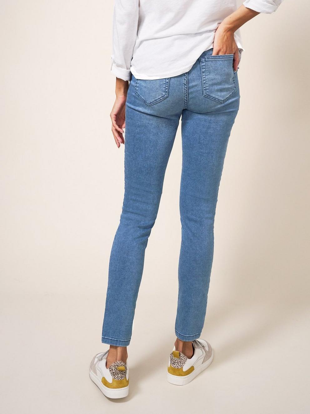Janey Stretch Jegging in LGT DENIM - MODEL BACK