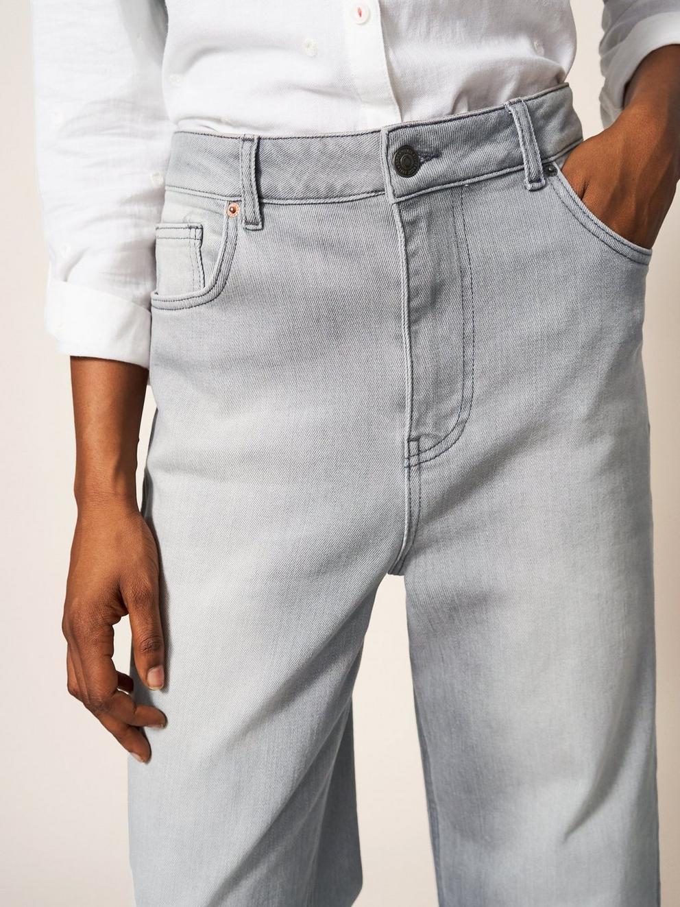 Heidi Wide Leg Jean in LGT GREY - MODEL DETAIL