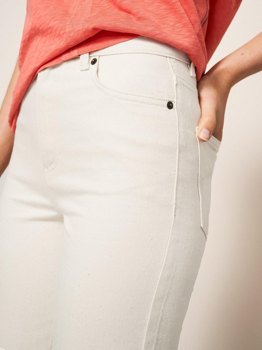 Miley Relaxed Straight Jean in LGT NAT - MODEL DETAIL