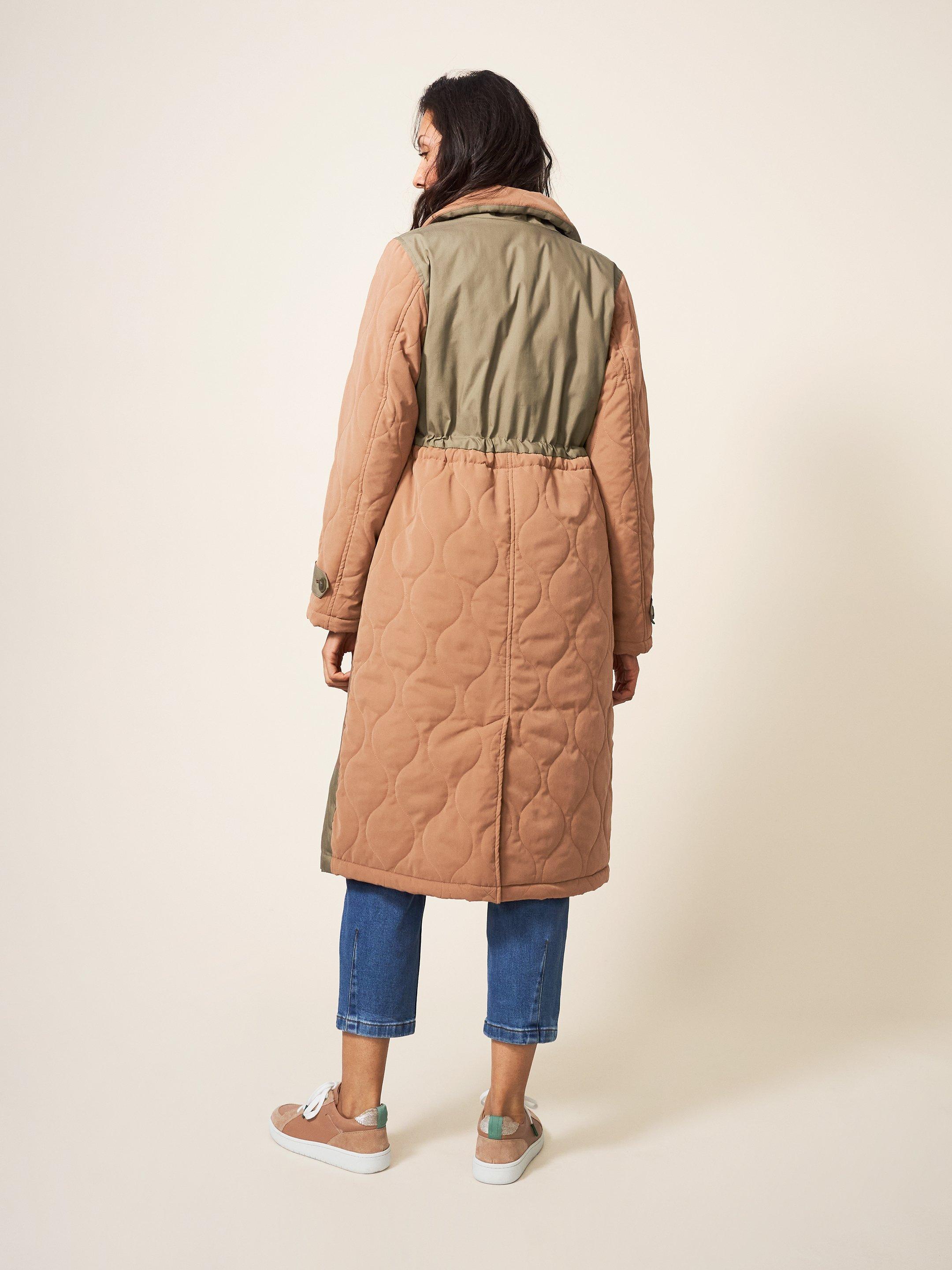 Peyton Quilted Mac in NAT MLT - MODEL BACK