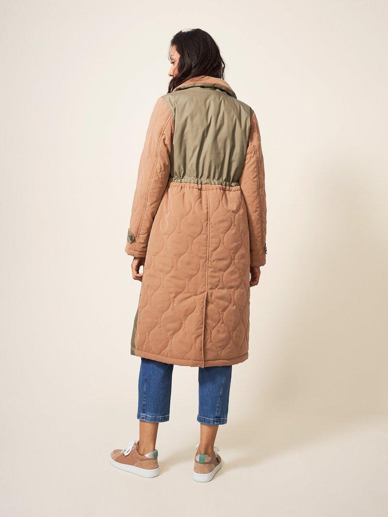 Peyton Quilted Mac in NAT MLT - MODEL BACK