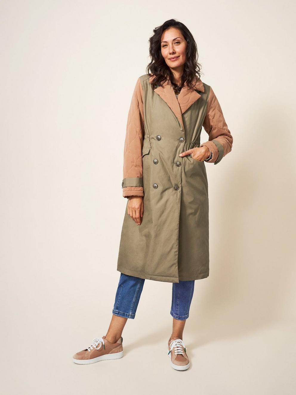Peyton Quilted Mac in NAT MLT - MODEL FRONT