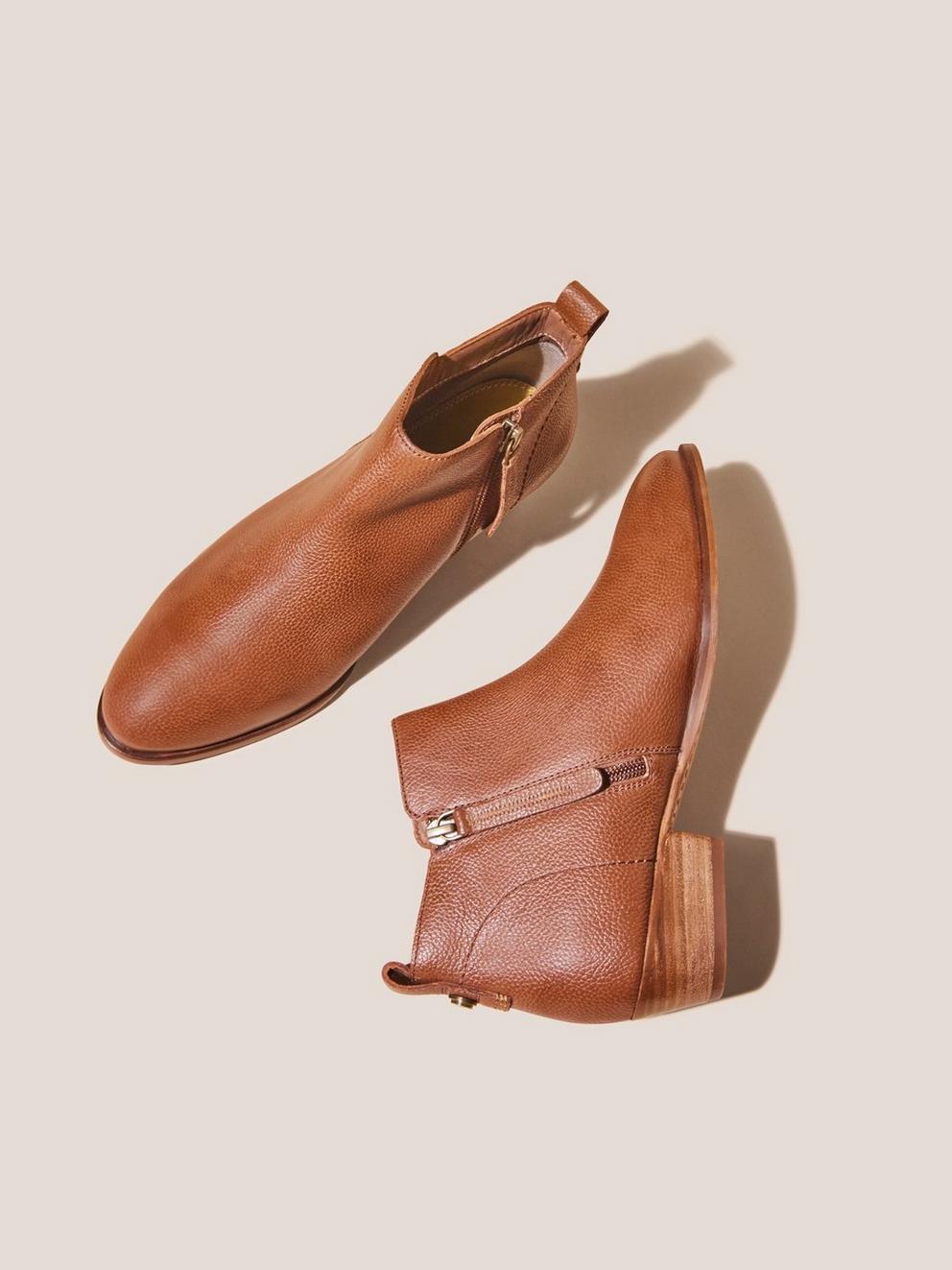 Willow Ankle Boots Leather in MID TAN - FLAT DETAIL