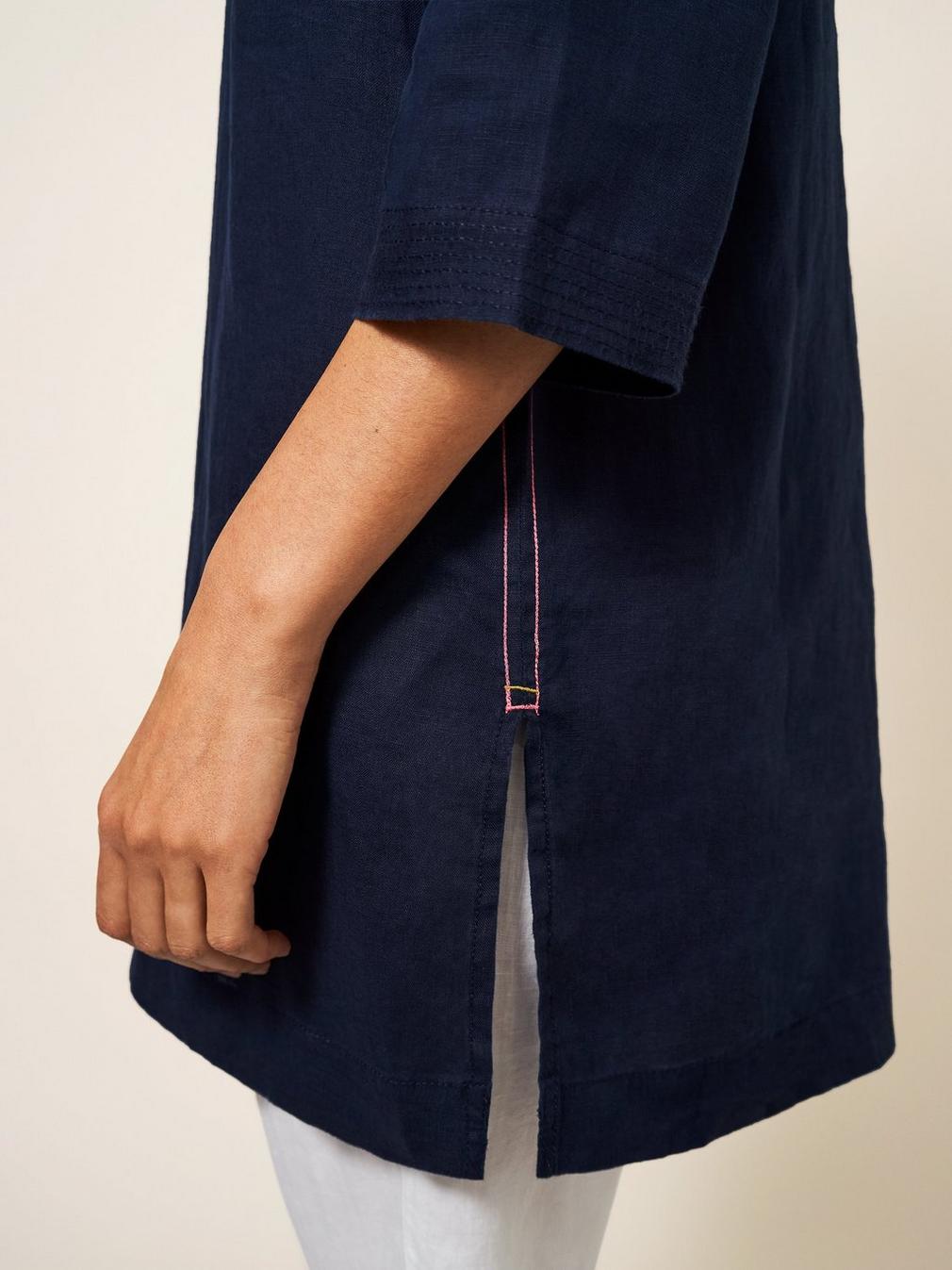 Blaire Tunic Linen in DARK NAVY - MODEL DETAIL