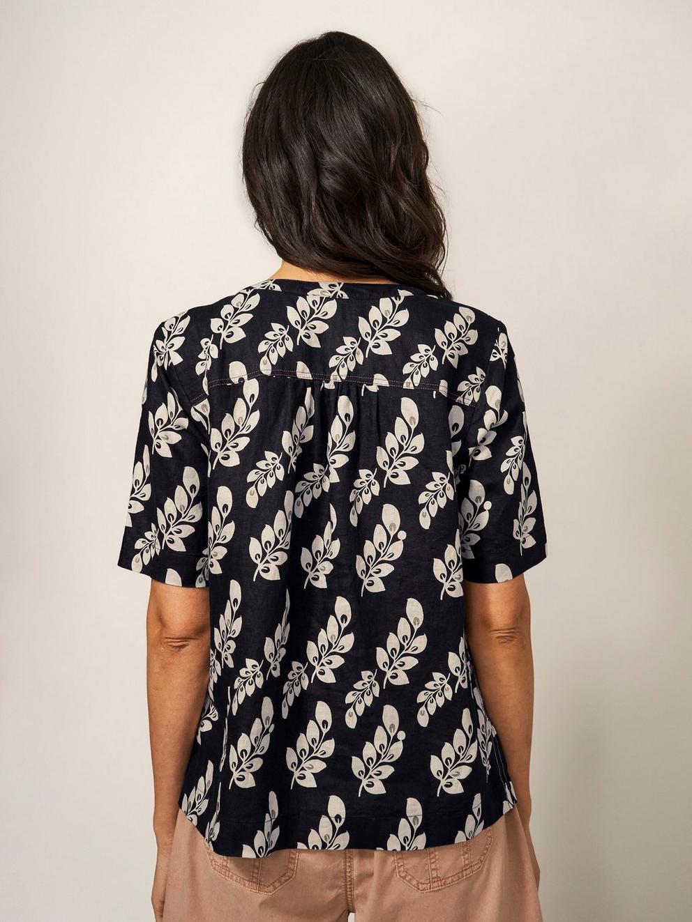 June Linen Top in BLK MLT - MODEL BACK