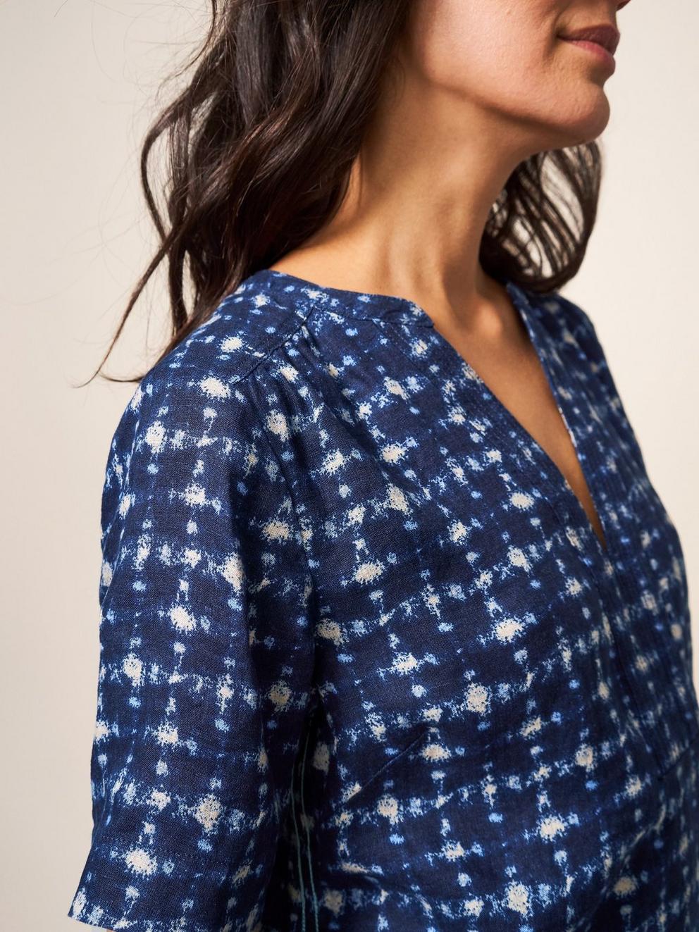 June Linen Top in NAVY MULTI - MODEL DETAIL