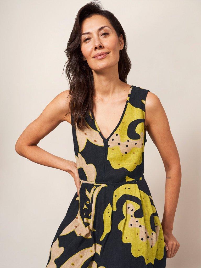 Gigi Linen Maxi Dress in BLK MLT - MODEL DETAIL