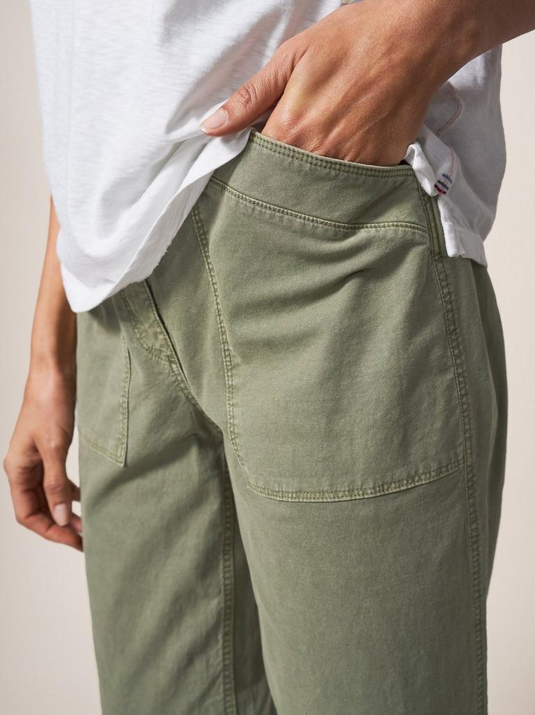 Tessa Chino in MID GREEN - MODEL DETAIL