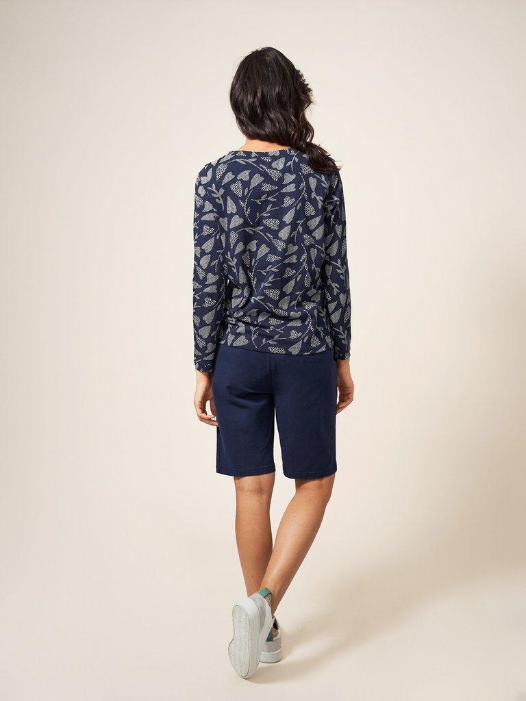 Twister Chino Short in DARK NAVY - MODEL BACK