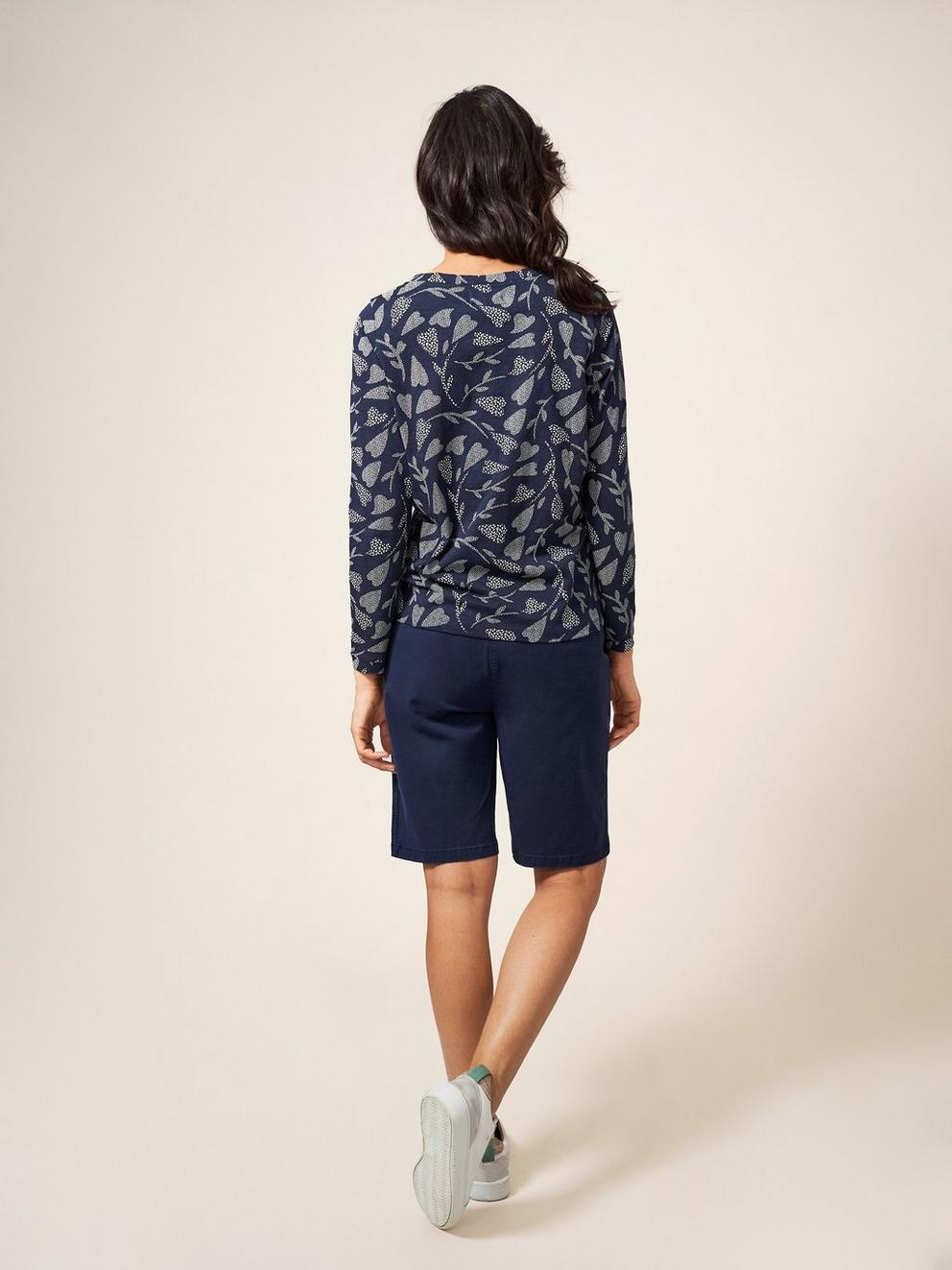 Twister Chino Short in DARK NAVY - MODEL BACK