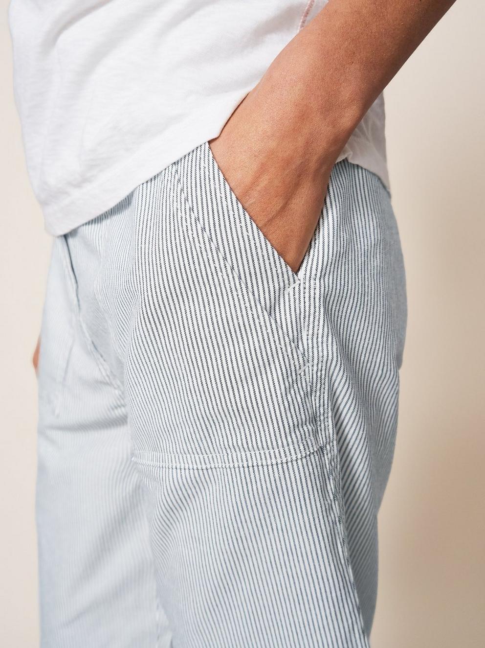 Twister Chino Short in IVORY MLT - MODEL DETAIL