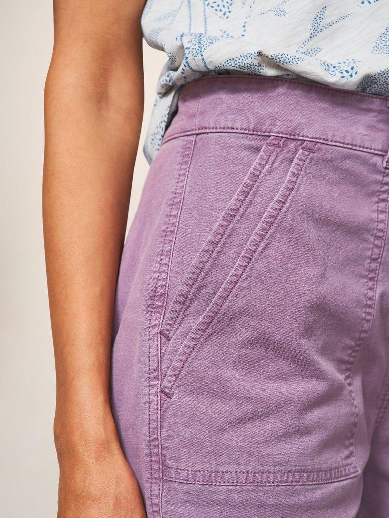 Twister Chino Short in LGT PLUM - MODEL DETAIL