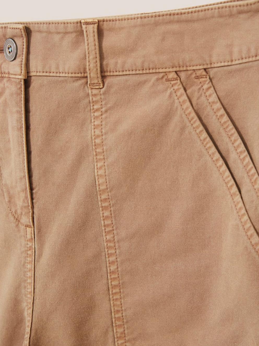 Twister Chino Short in MID TAN - FLAT DETAIL