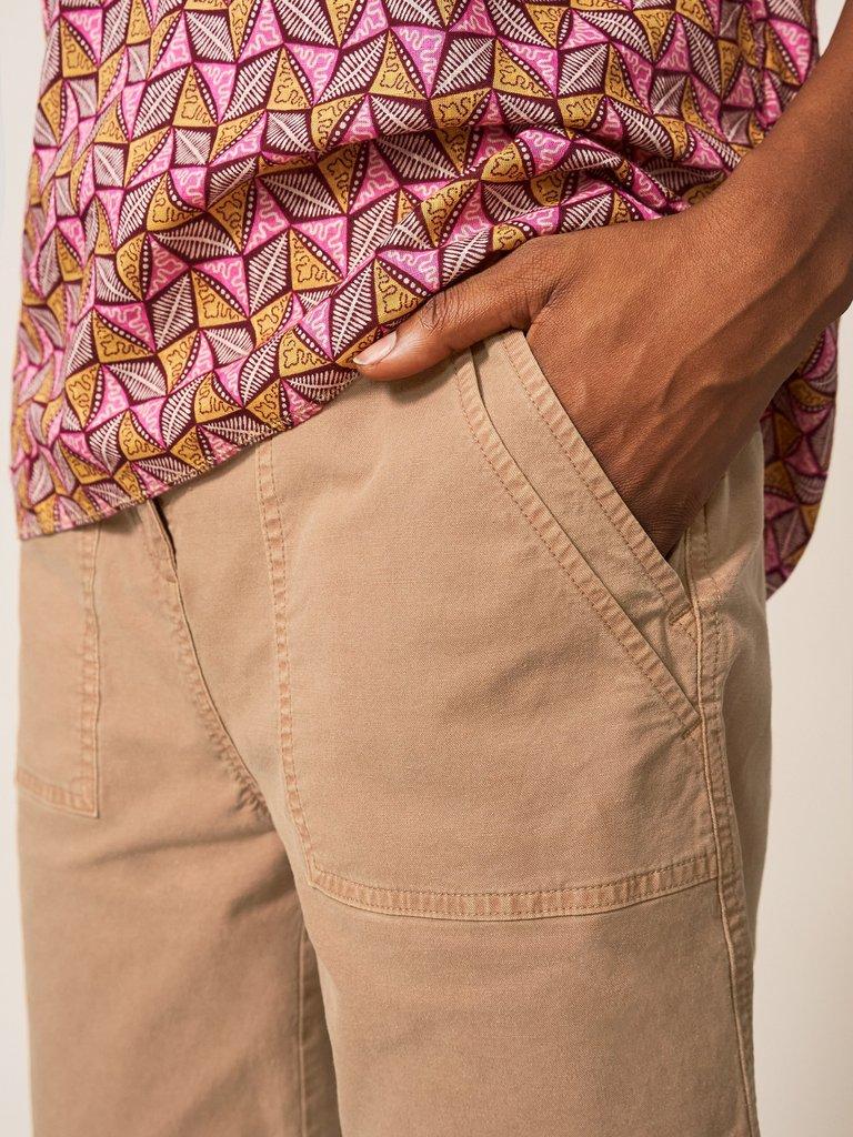 Twister Chino Short in MID TAN - MODEL DETAIL