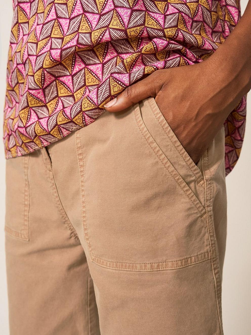 Twister Chino Short in MID TAN - MODEL DETAIL
