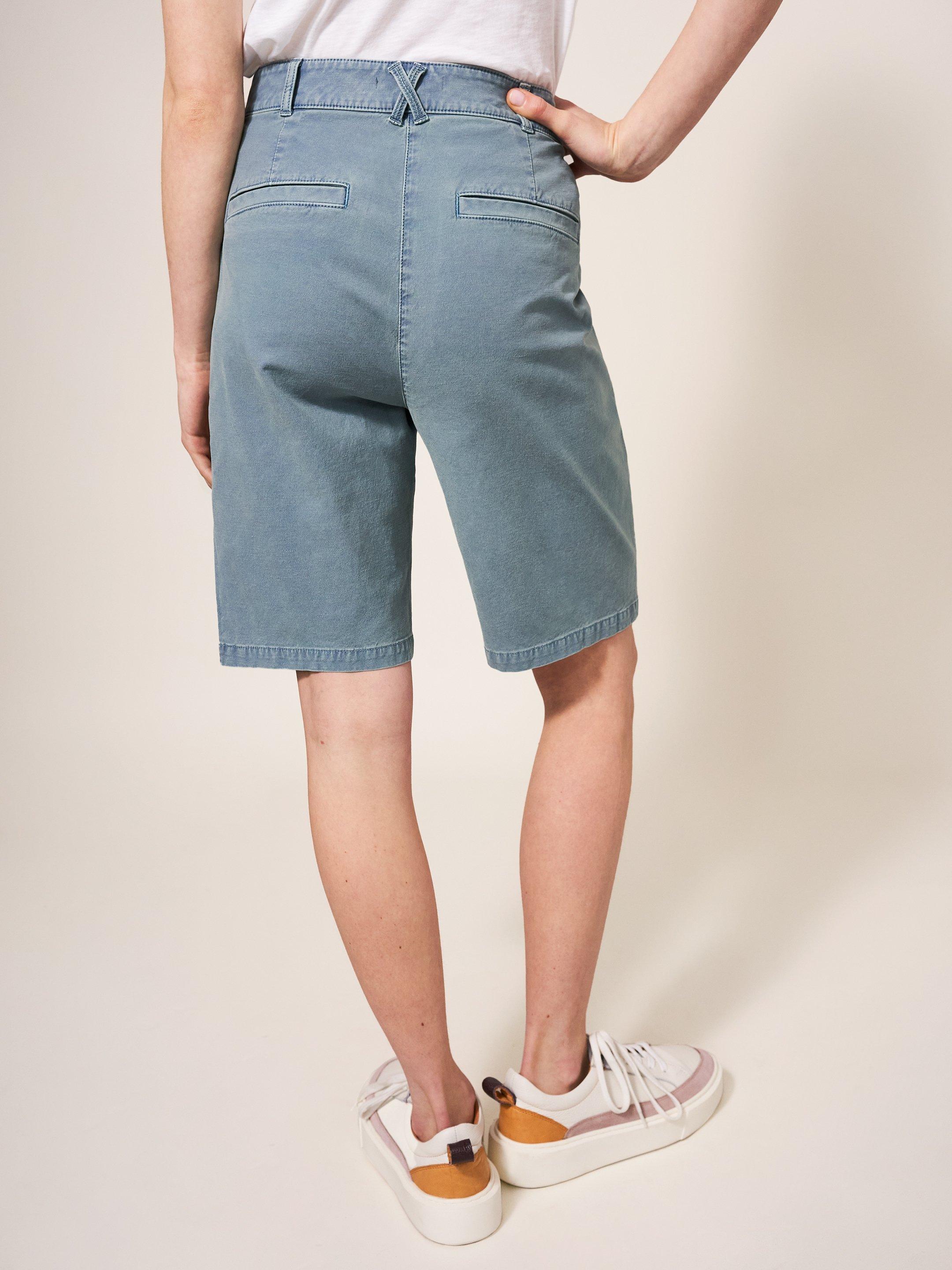 Twister Chino Short in MID TEAL - MODEL BACK