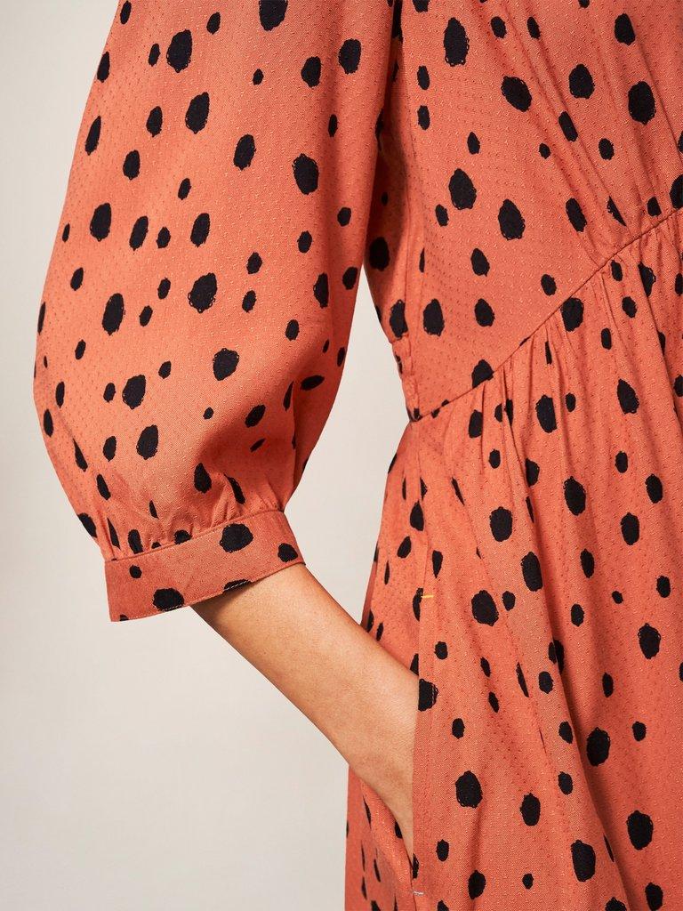 Lucy Short Sleeve Midi Dress in PINK MLT - MODEL DETAIL