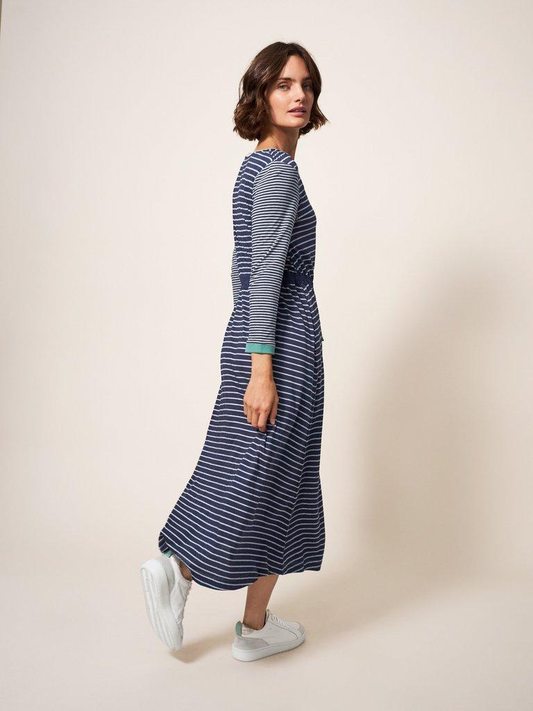 Nuelle Jersey Dress in NAVY MULTI - MODEL BACK