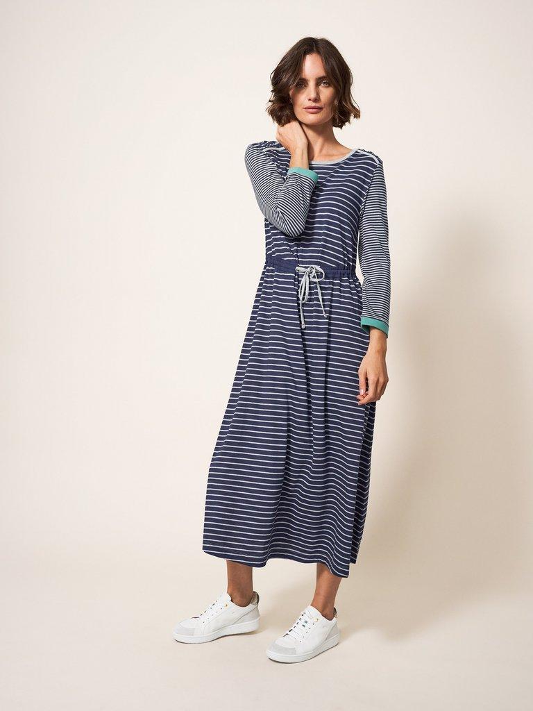 Nuelle Jersey Dress in NAVY MULTI - MODEL FRONT