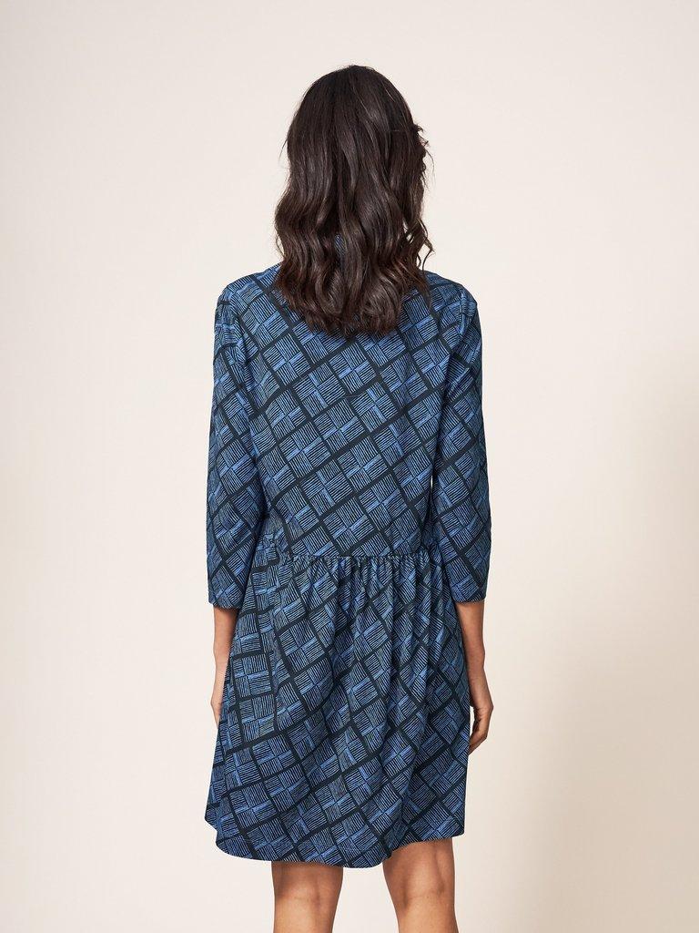 Everly Jersey Dress in BLK MLT - MODEL BACK