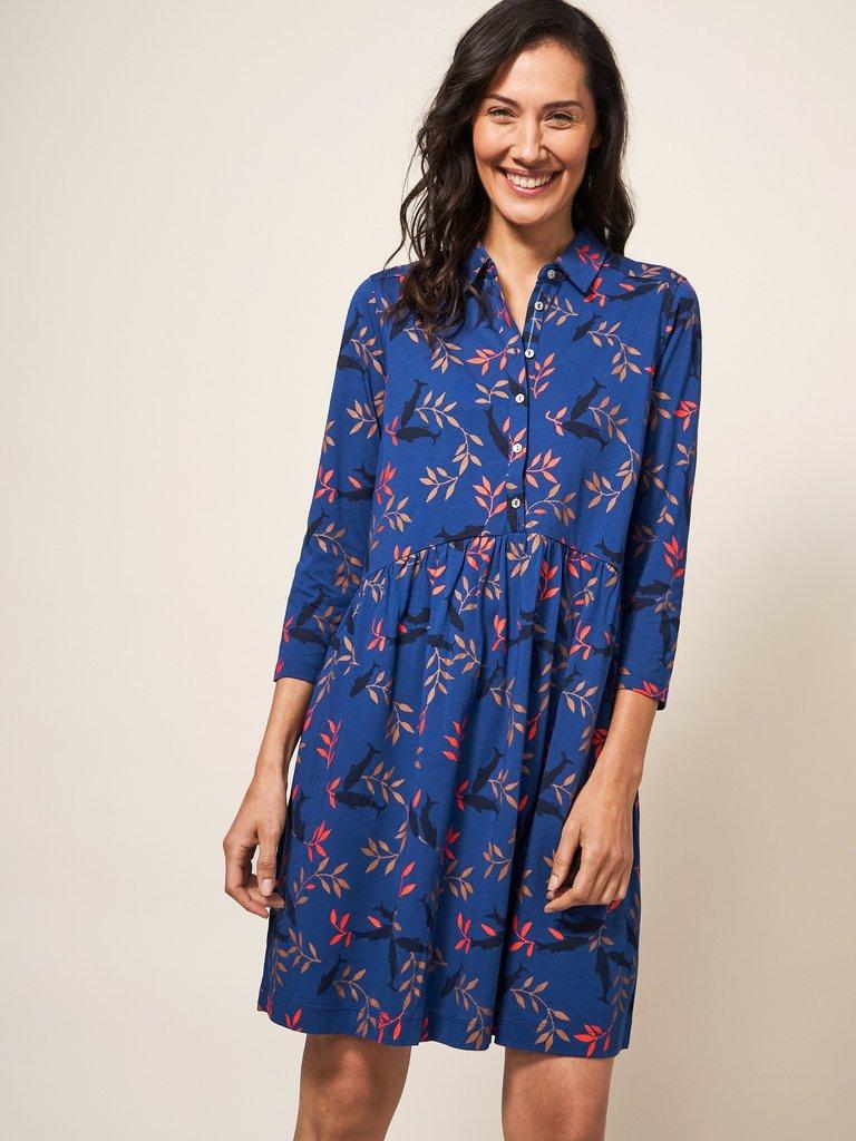 Everly Jersey Dress in NAVY MULTI - LIFESTYLE