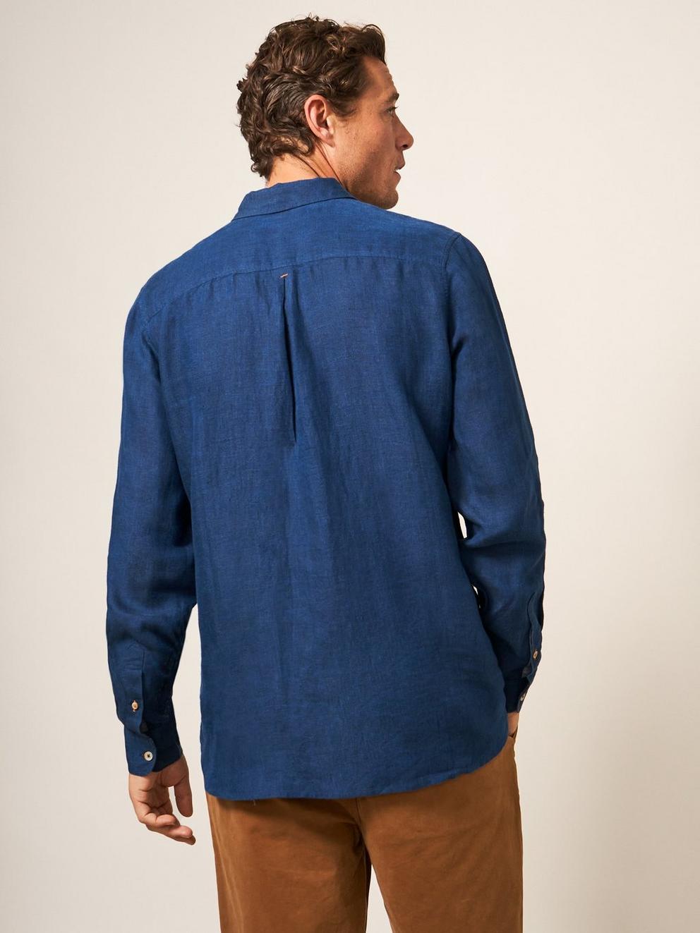 Pembroke LS Linen Shirt in DARK NAVY - MODEL BACK