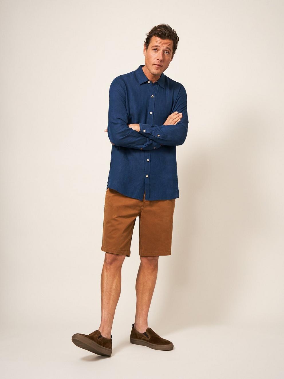 Pembroke LS Linen Shirt in DARK NAVY - MODEL FRONT