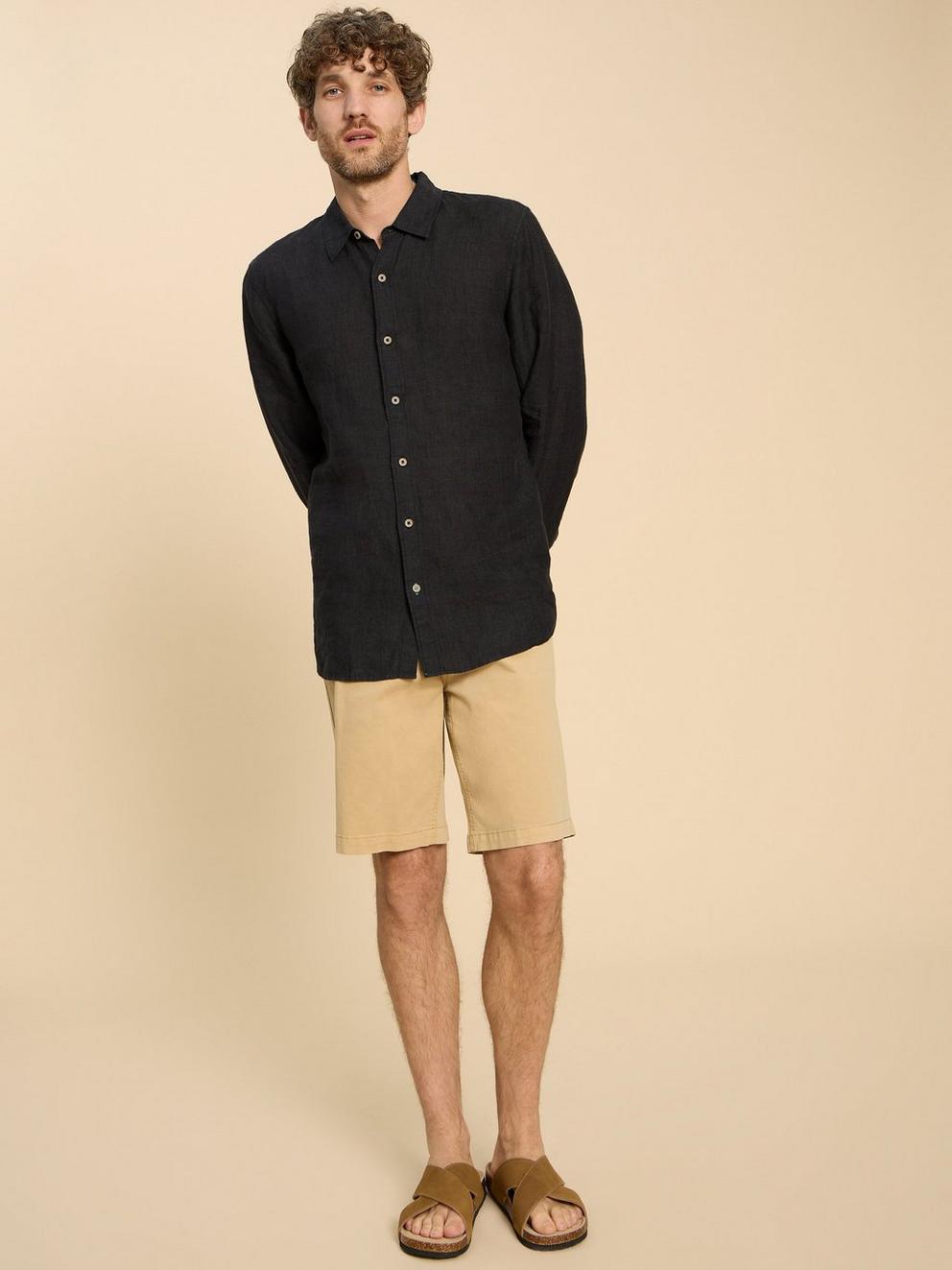 Pembroke LS Linen Shirt in PURE BLK - MODEL DETAIL